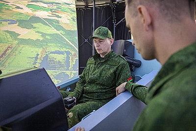 На сборе в Лидском районе показали отражение нападения противника на аэродром со штурмовой авиацией