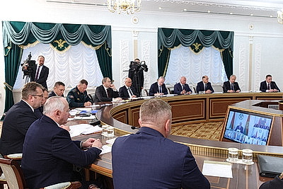 Техника, кадры и надежность сушильного хозяйства. Лукашенко назвал главные условия успеха уборочной