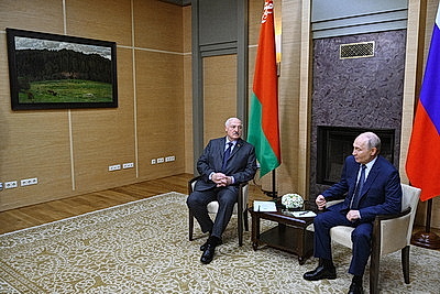 Лукашенко на встрече с Путиным позитивно оценил совместную работу правительств Беларуси и России