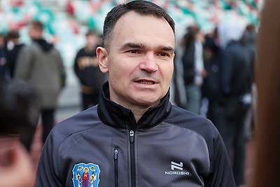 Олимпийские чемпионы провели зарядку для 3,5 тыс. студентов на минском стадионе \"Динамо\"