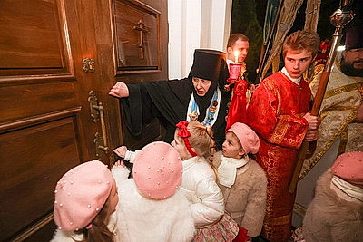 Православные верующие отмечают Пасху