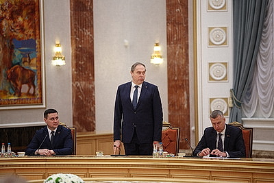 Лукашенко вручил дипломы доктора наук и аттестаты профессора