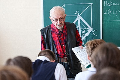 Преподавать намерен до 99 лет. Откуда берутся силы у третьего народного учителя Беларуси