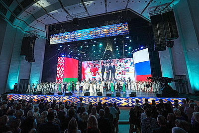 В Минске проходит торжественный концерт ко Дню единения народов Беларуси и России