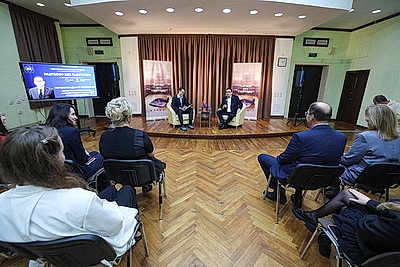 \"Разговор без галстуков\" состоялся в Академии управления