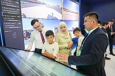 \"Индустрия 5.0: Сила взаимодействия\". Турчин принял участие в пленарной сессии цифрового форума в Казахстане