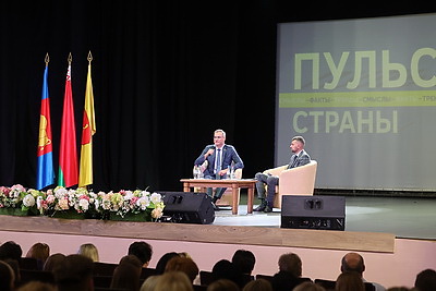 \"На все вопросы ответы были доступные, чтобы было понятно каждому\". Марков и Гигин встретились с жителями Барановичей и Пинска