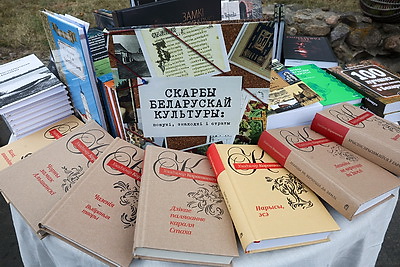 Мемориальную доску Ивану Чигринову, мурал с изображениями знаменитых земляков открыли в Костюковичах