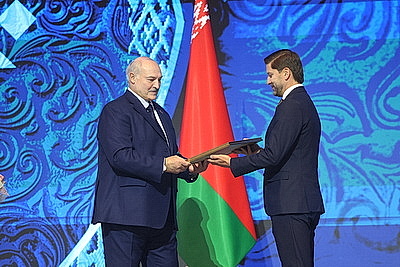 Лукашенко вручил премии \"За духовное возрождение\" и спецпремии Президента