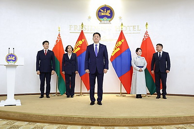 Президент Монголии вручил госнаграды гражданам Беларуси