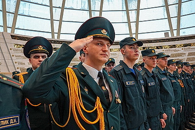 Молодые сотрудники МЧС принесли присягу в музее истории ВОВ