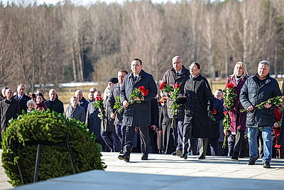 \"Пусть скорбь и печаль обернутся в мужество ваше и силу\". В Хатыни проходит всенародная вахта памяти