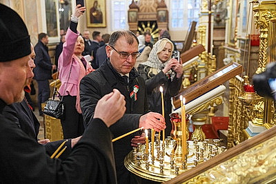 Почтить память погибших. Возложения цветов к братским могилам и мемориалам проходят в канун Дня Победы