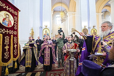 Хоругвь с ликом Александра Невского вручили отряду милиции особого назначения УВД Витебского облисполкома