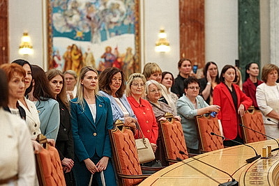 \"Как открыты двери дворца, так и власть открыта для людей\". Какие смыслы уловили гостьи Дворца Независимости