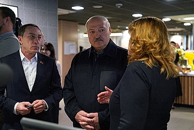 Лукашенко посетил один из ресторанов сети \"Мак.бай\"
