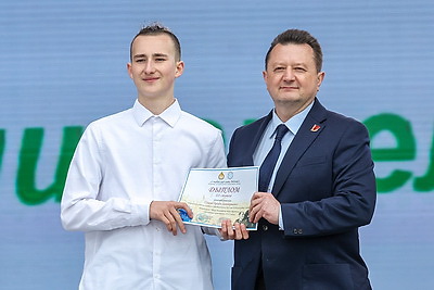 Мемориальную доску Ивану Чигринову, мурал с изображениями знаменитых земляков открыли в Костюковичах