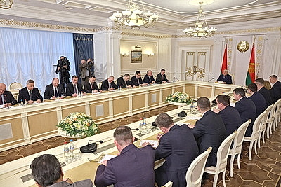 Где и как в Беларуси будут учить профессиям будущего? Вопрос стал темой совещания у Лукашенко