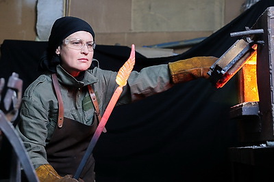 Расширяя границы возможного. Женщина-кузнец превращает металл в произведения искусства