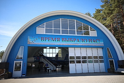 Лукашенко посетил Минский аэроклуб ДОСААФ