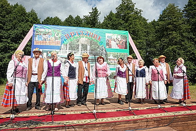 Сквозь века и традиции. Почему тысячи людей стремятся на \"Маковей\" к Голубой кринице