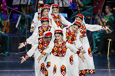 Национальные мелодии и мировые хиты. Мастера искусств Таджикистана представили гала-концерт в Минске