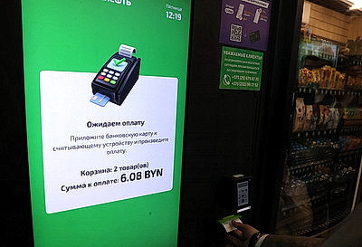 Робот-продавец появился на заправке под Гомелем