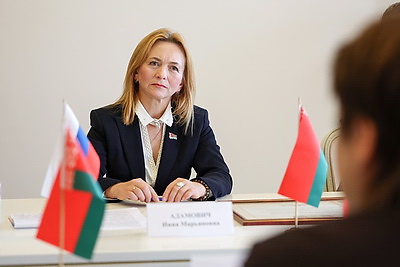 Белорусские книги о Великой Отечественной войне передали в Музей обороны и блокады Ленинграда