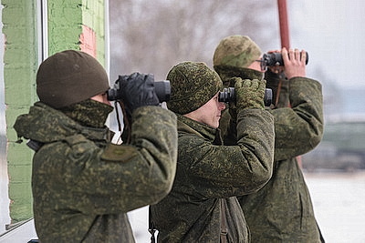 Контрольные стрельбы сдают военнослужащие 11-й отдельной мехбригады