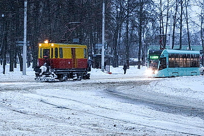 Последствия снегопада устраняют в городах Беларуси