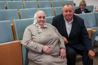 Жемчужины Беларуси. Династии многодетных семей со всей страны поделились историей своего рода и традициями