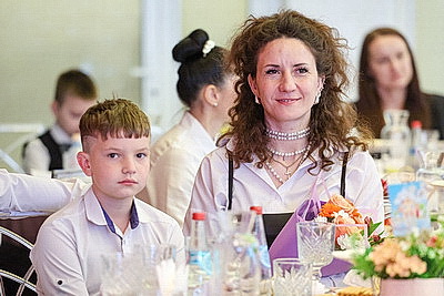 Пример для молодых пар. Более 20 многодетных семей чествовали в Гомельской области