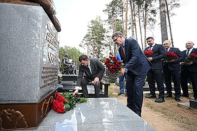 Памятник легендарному спортсмену Александру Медведю открыли на Восточном кладбище в Минске