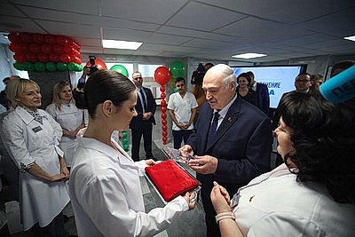 Лукашенко открыл в Минске поликлинику будущего