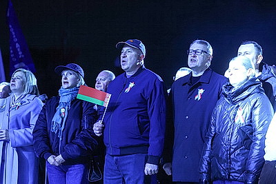 В регионах акция \"Споем \"День Победы\" вместе\" и фейерверк завершили празднование 9 Мая
