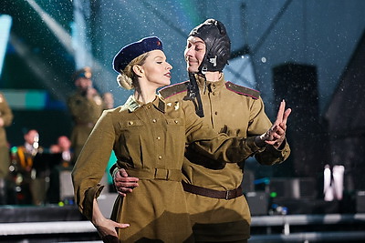 Праздничный концерт \"Дорогами Победы!\" проходит у Дворца спорта