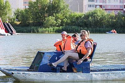 Жители Гомеля спасаются от летнего зноя на городских пляжах