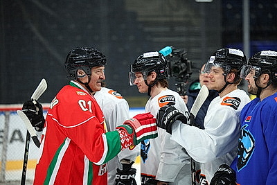 Лукашенко приехал на тренировку хоккеистов \"Динамо-Минск\"