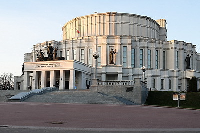 Концерт \"Смешная опера, или Культурный юмор\" представили в Большом театре