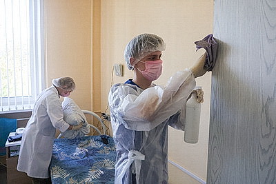 Студенты Могилевского медколледжа трудятся в составе студенческого отряда в областной клинической больнице