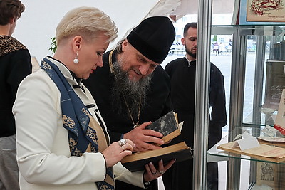 Мемориальную доску Ивану Чигринову, мурал с изображениями знаменитых земляков открыли в Костюковичах