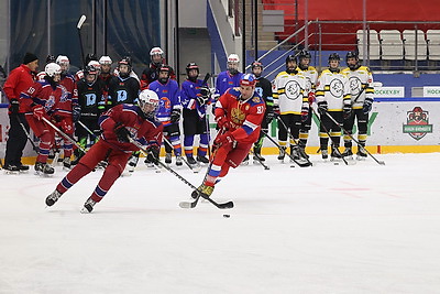 Легенды хоккея провели мастер-класс для участников турнира \"В основании будущего\"