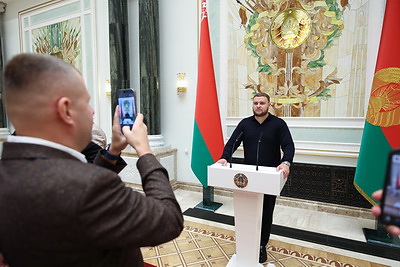Представители бизнеса посетили с экскурсией Дворец Независимости