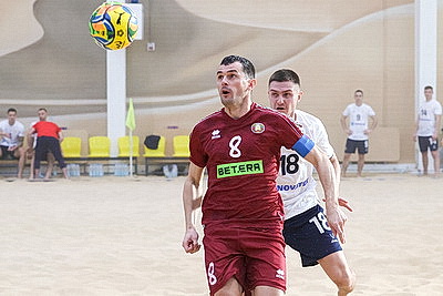 Белорусы снова уступили сборной России по пляжному футболу