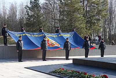 \"Пусть скорбь и печаль обернутся в мужество ваше и силу\". В Хатыни проходит всенародная вахта памяти