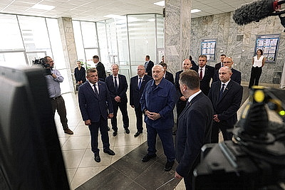 Торговля на селе и перспективы БелОМО. Лукашенко посетил Вилейский район