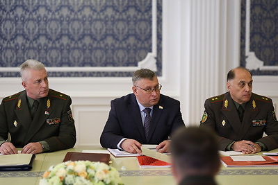 Лукашенко собрал совещание с силовиками. Тема - итоги проверки одной из бригад внутренних войск