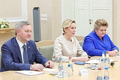 В Совете Республики прошла встреча с участниками международного туристического форума