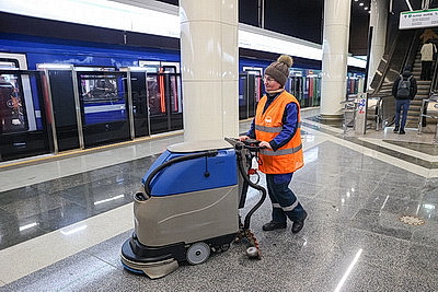 Чистота по регламенту: как готовят к рейсу автобусы, тепловозы и поезда метро