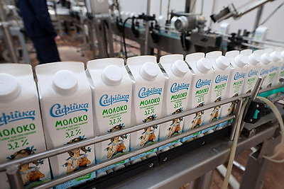 Перспективы развития молочного комбината и агропредприятия: Кочанова посетила Полоцкий район